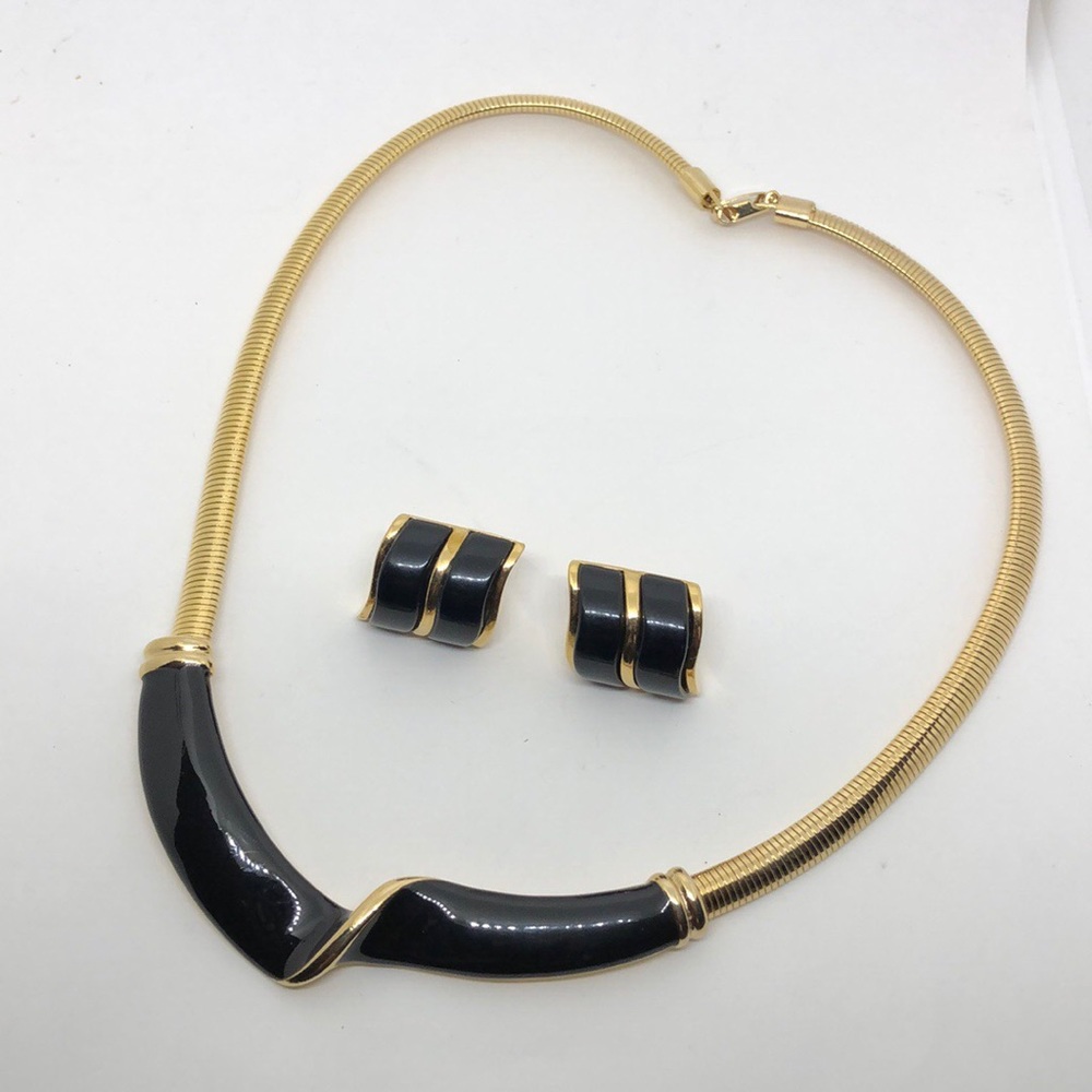 Vtg 80’s Black Enamel Gold Omega Choker Earrings